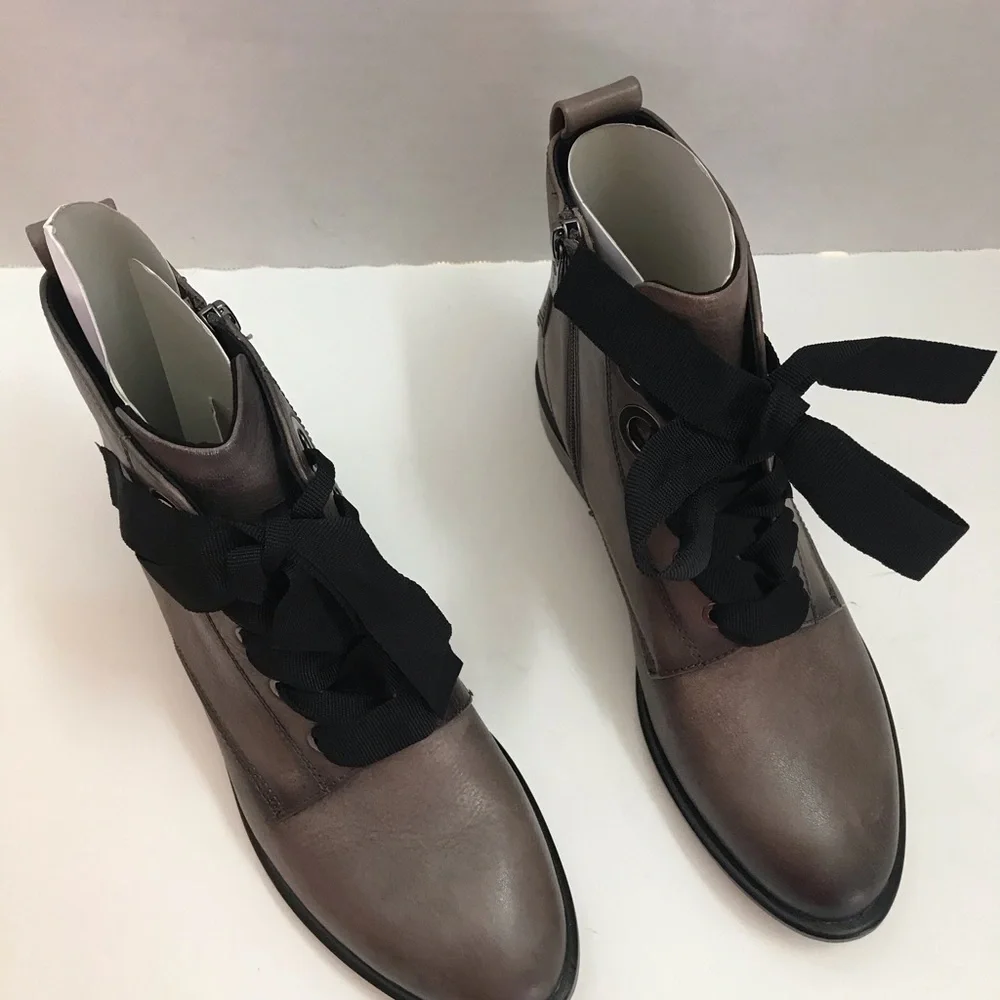 ISOLA LEATHER TOCINA BOOTIE IN PAVEMENT